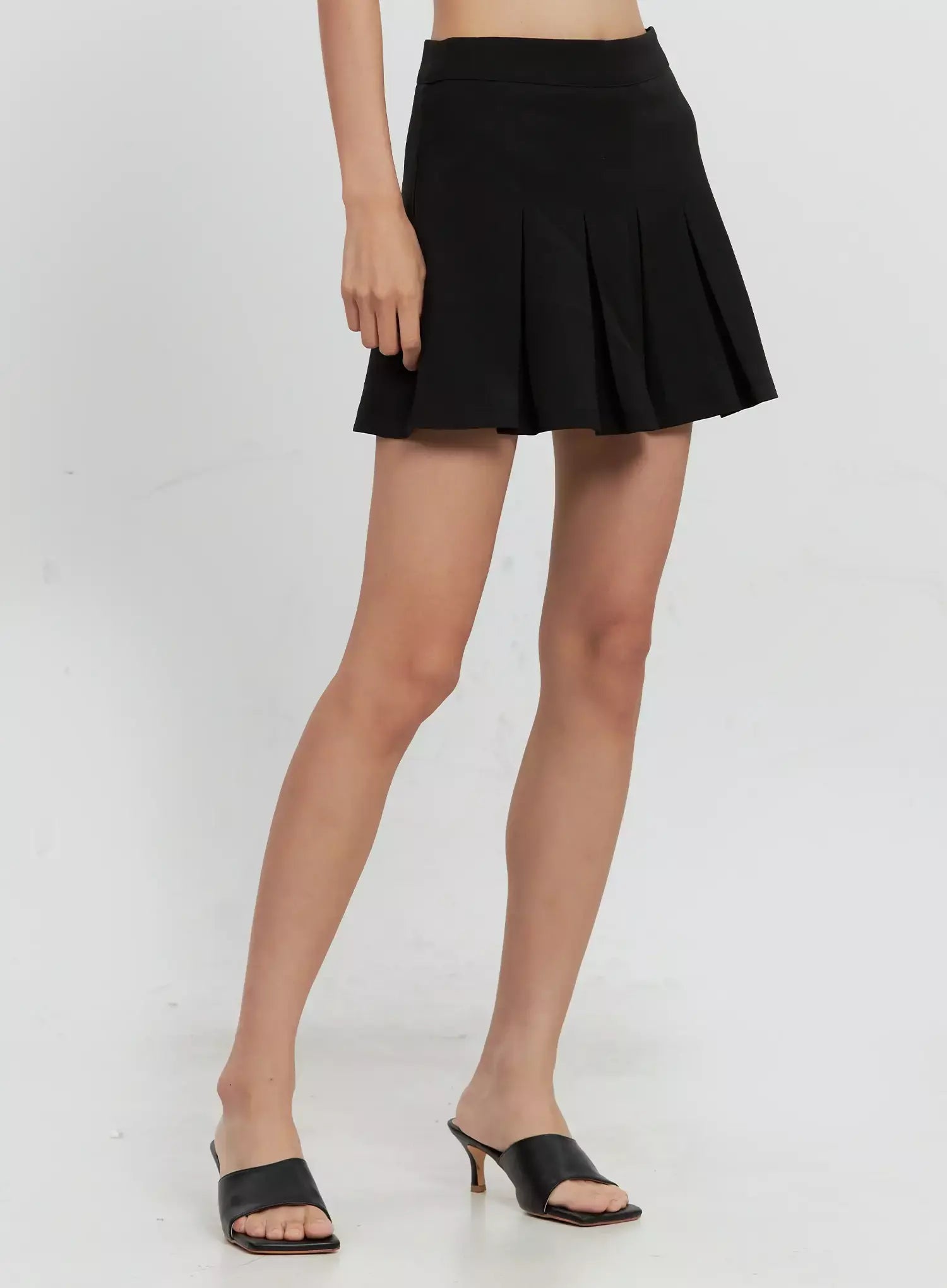 Classic Pleated Skirt IL528